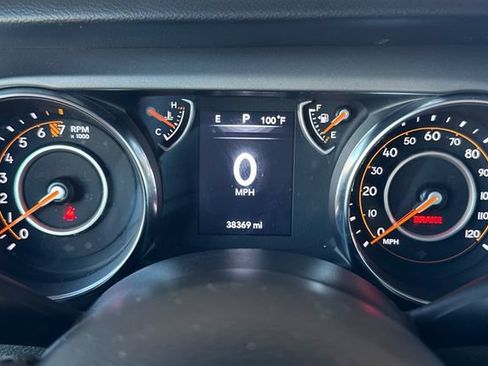 Certified 2022 Jeep Gladiator Sport AWD/4WD image 23