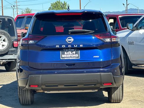 Used 2025 Nissan Rogue SV AWD/4WD image 5