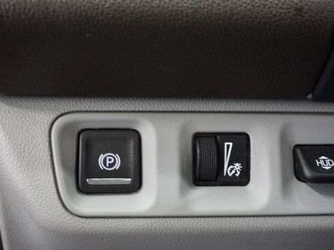 Used 2023 GMC Acadia SLT w/ Technology Package FWD image 11