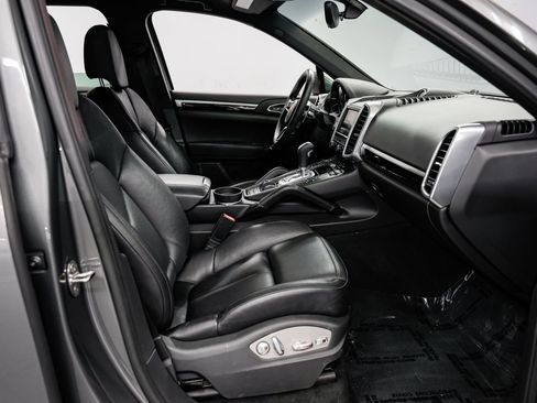 Used 2015 Porsche Cayenne Diesel AWD/4WD image 23