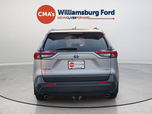 Used 2022 Toyota RAV4 XLE Premium AWD/4WD image 4