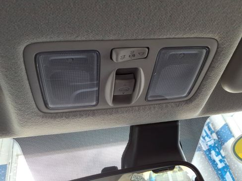 Certified 2025 Hyundai Venue SEL FWD image 31