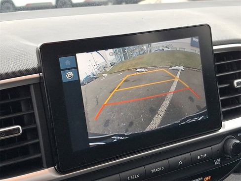 Used 2023 Hyundai Venue SEL w/ Cargo Package image 19