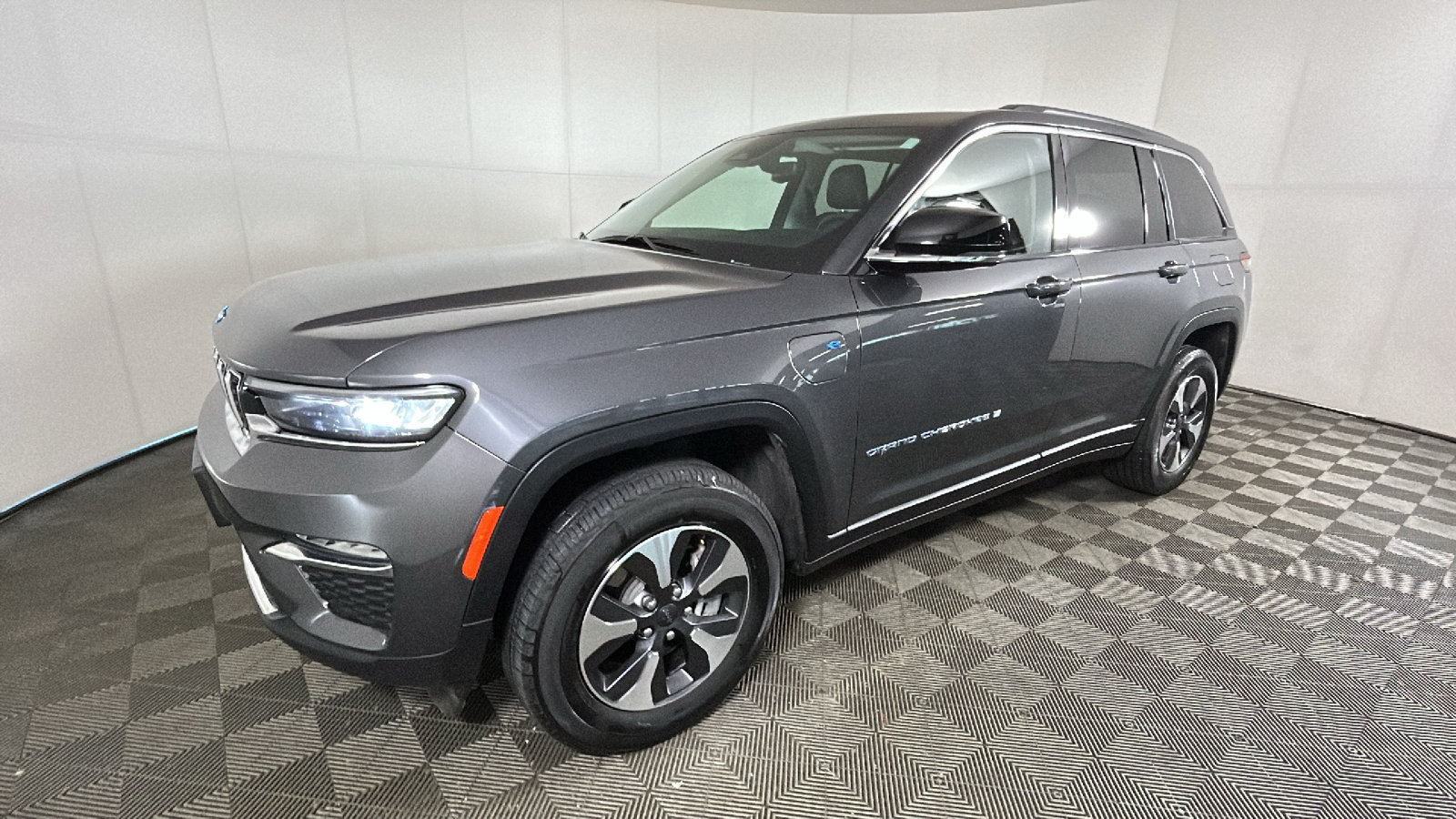 Used 2023 Jeep Grand Cherokee 4WD 4xe image 7