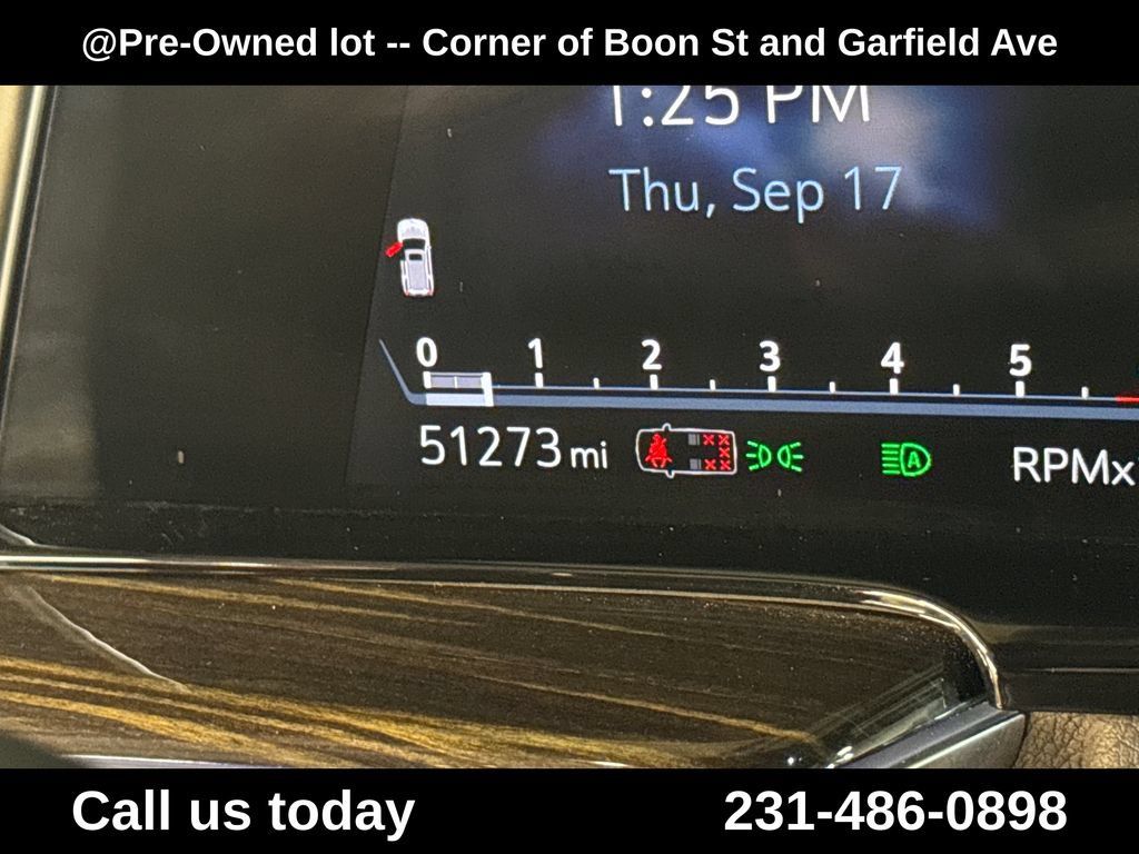 Used 2021 Cadillac Escalade Premium Luxury AWD/4WD image 22