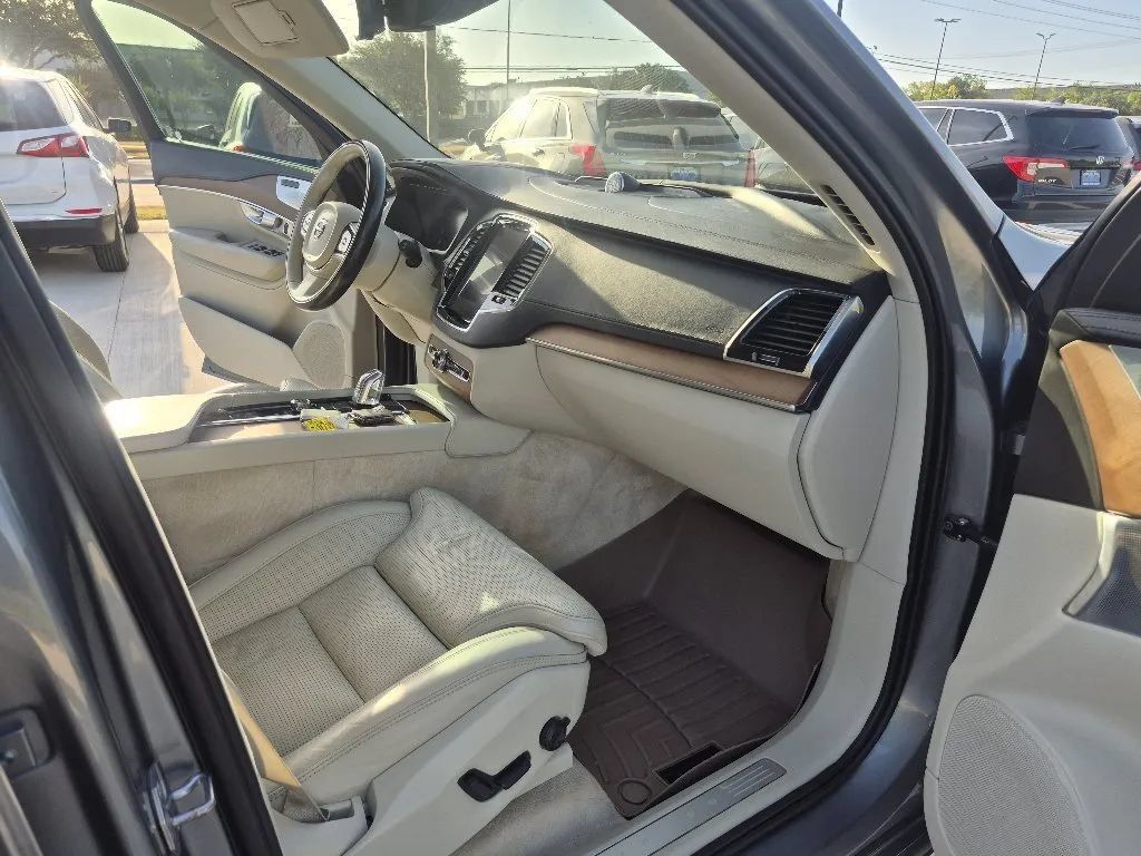 Used 2016 Volvo XC90 T8 Inscription w/ Vision Package AWD/4WD image 21