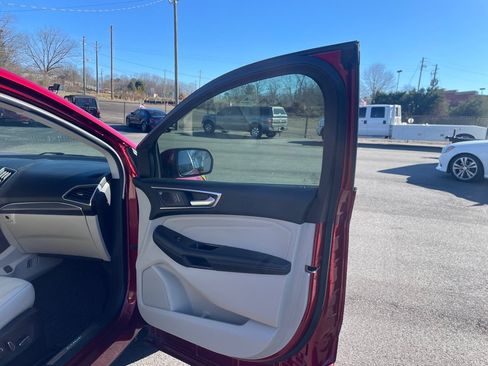 Used 2019 Ford Edge Titanium FWD image 20