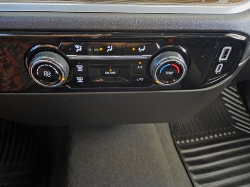 Used 2024 Chevrolet Silverado 1500 LT image 37