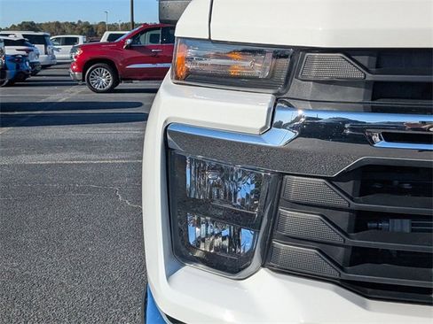 Used 2025 Chevrolet Silverado 2500 LT w/ Safety Package image 9
