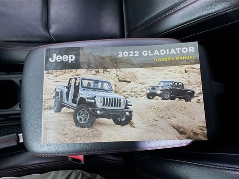Used 2022 Jeep Gladiator Rubicon w/ LED Lighting Group AWD/4WD image 29