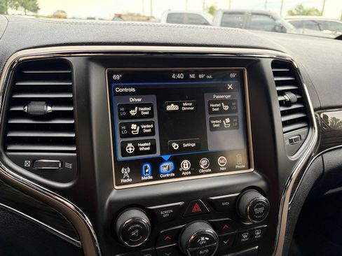 Used 2015 Jeep Grand Cherokee Overland AWD/4WD image 28