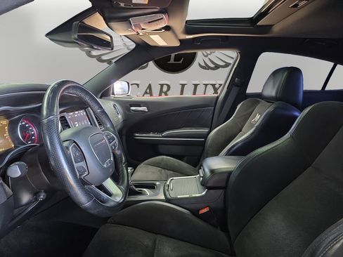 Used 2017 Dodge Charger R/T Scat Pack w/ Technology Group RWD image 9