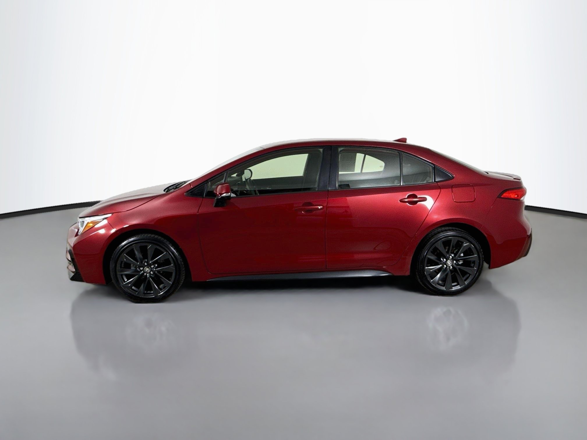 Certified 2024 Toyota Corolla SE FWD image 4
