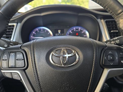 Used 2014 Toyota Highlander XLE w/ Preferred Accessory Package AWD/4WD image 22