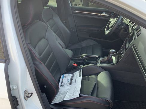 Used 2017 Volkswagen GTI SE image 8