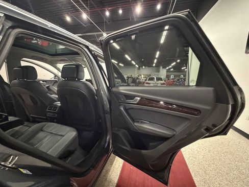 Used 2019 Audi Q5 2.0T Premium Plus w/ Premium Plus Package image 32