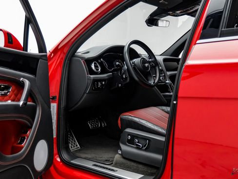 Used 2019 Bentley Bentayga image 34