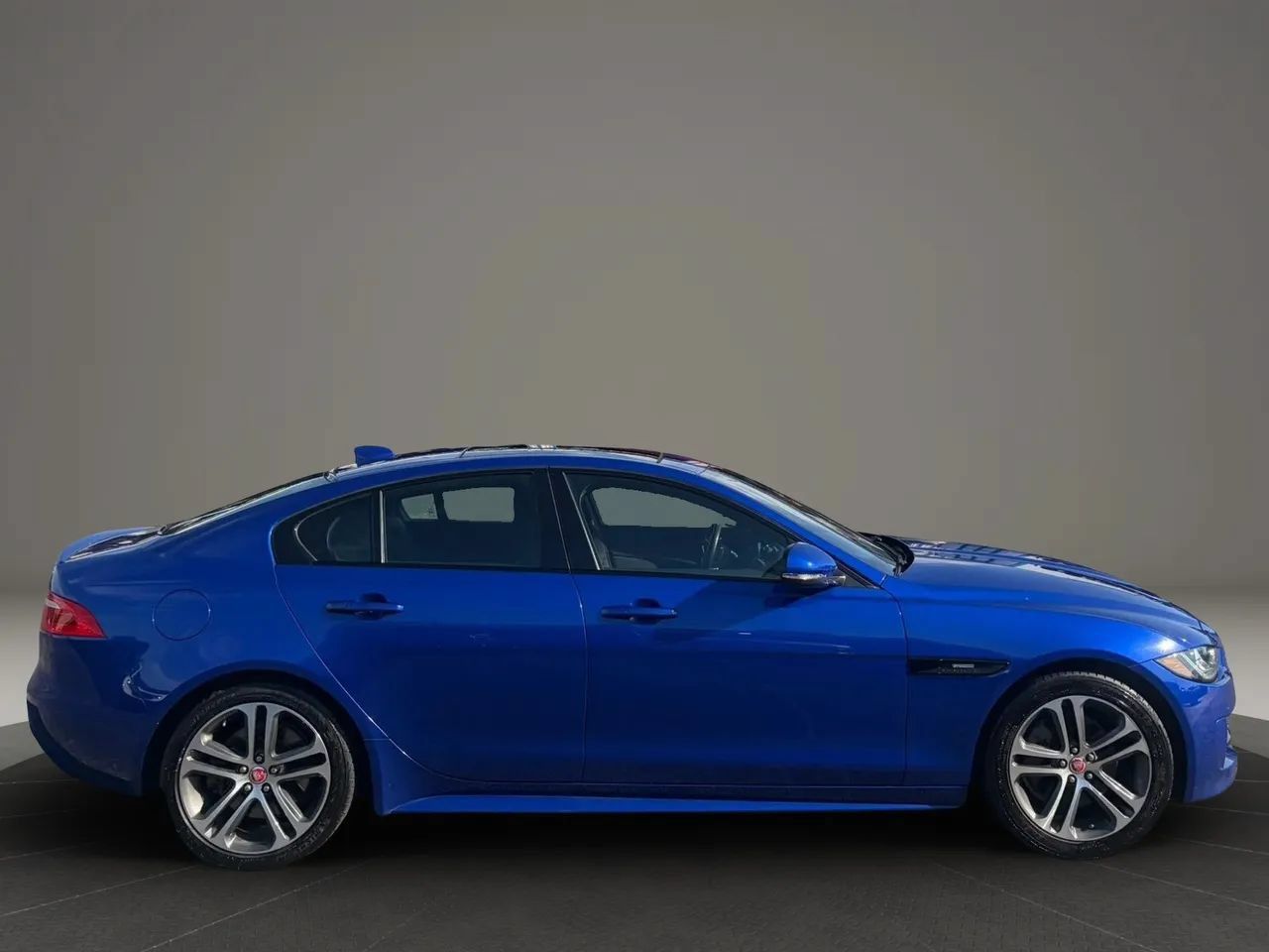 Used 2019 Jaguar XE R-Sport RWD image 6