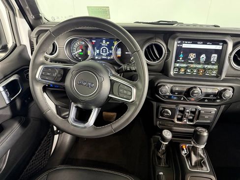 Used 2023 Jeep Wrangler Unlimited Sahara AWD/4WD image 15