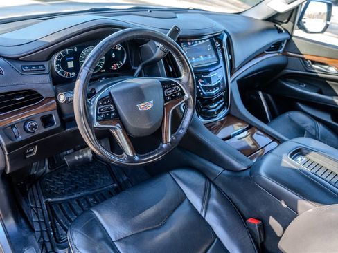 Used 2020 Cadillac Escalade ESV Premium Luxury image 14