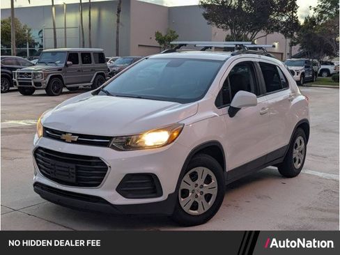 Used 2017 Chevrolet Trax LS FWD image 1