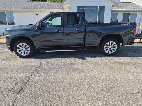 Used 2020 Chevrolet Silverado 1500 Custom w/ Custom Value Package AWD/4WD image 2