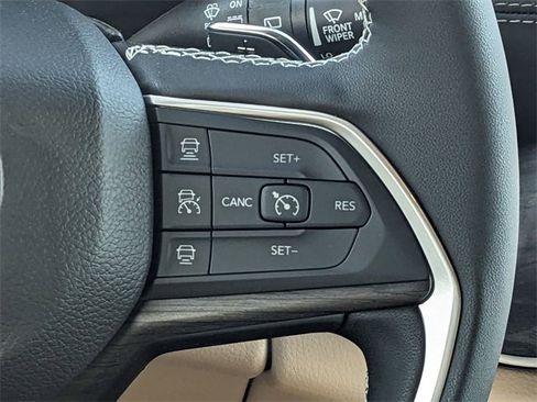 New 2025 Jeep Grand Cherokee Limited image 18