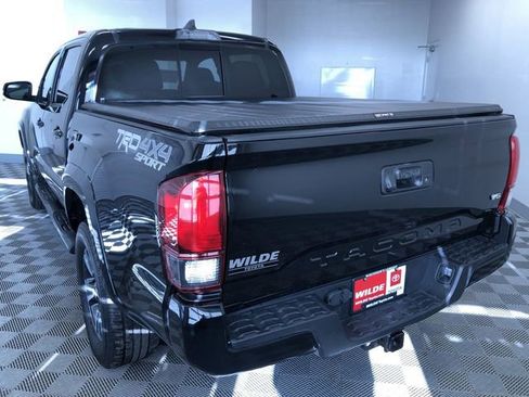 Used 2018 Toyota Tacoma TRD Sport image 4
