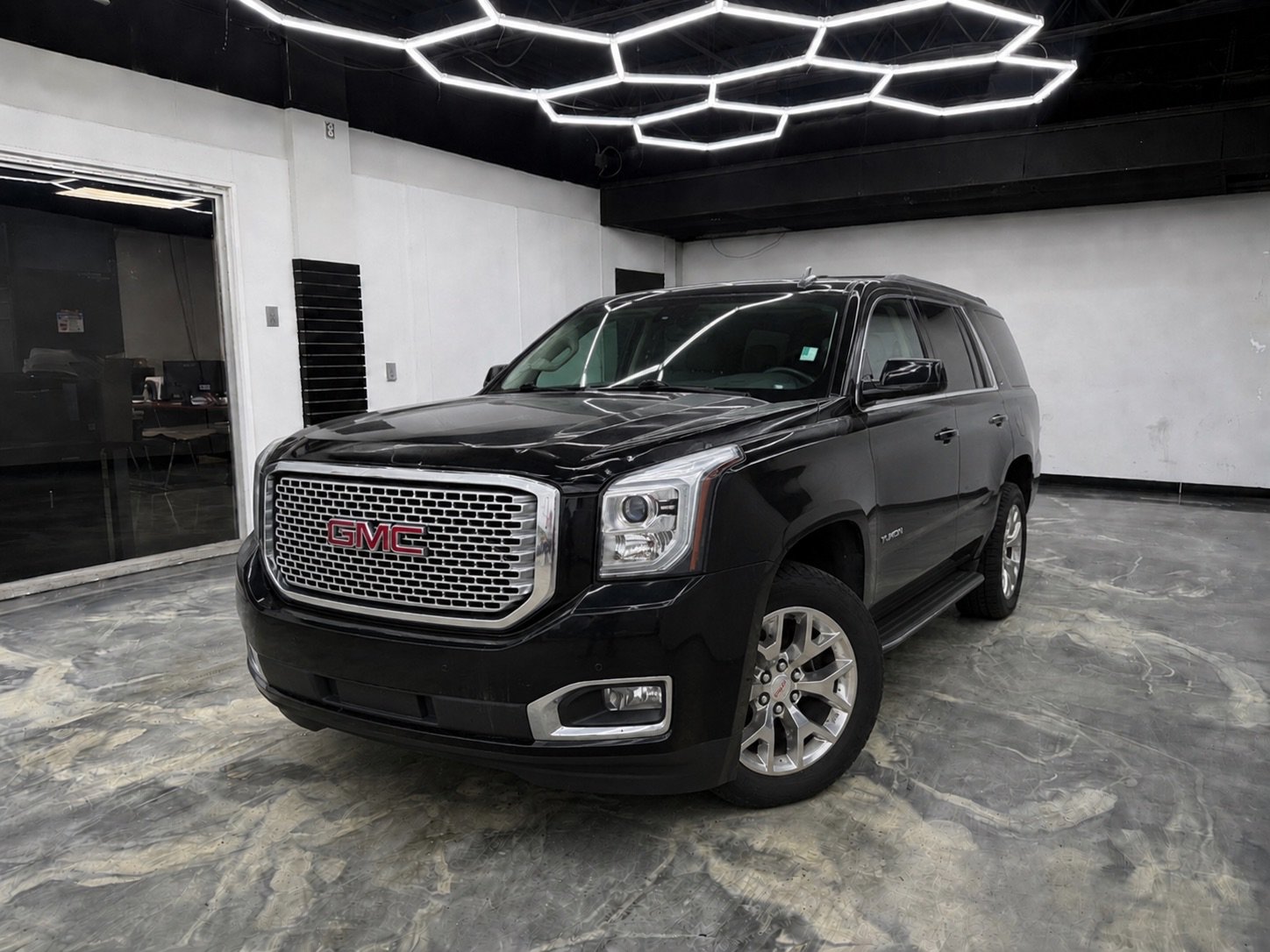 Used 2015 GMC Yukon SLT AWD/4WD image 1