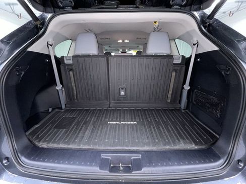 Used 2021 Toyota Highlander XLE image 17