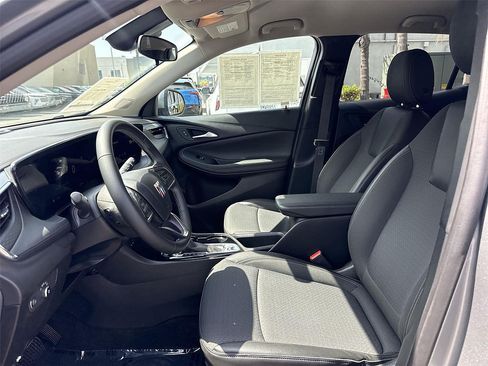 Used 2025 Buick Encore GX Preferred FWD image 17