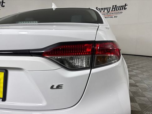 Used 2025 Toyota Corolla LE FWD image 34