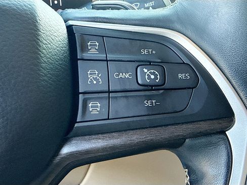 Used 2021 Jeep Grand Cherokee L Limited w/ Luxury Tech Group II AWD/4WD image 39