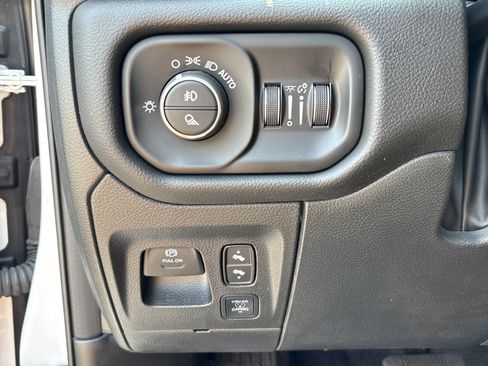 Used 2025 RAM 1500 Laramie w/ Sport Appearance Package AWD/4WD image 32