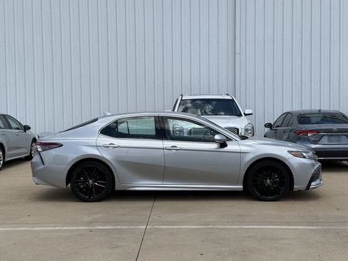 Used 2024 Toyota Camry XSE FWD image 3