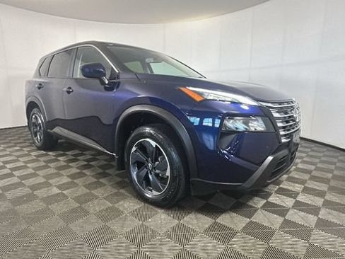 Used 2024 Nissan Rogue SV AWD/4WD image 2