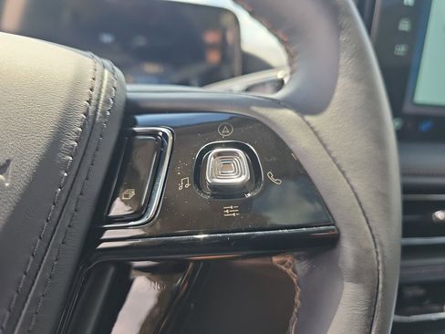 New 2025 Lincoln Aviator 2WD w/ Equipment Group 101A image 27