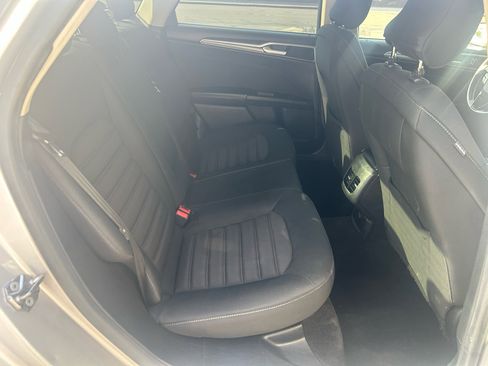 Used 2019 Ford Fusion SE image 11