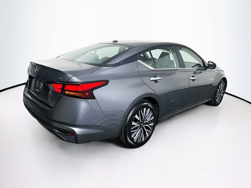 Used 2024 Nissan Altima 2.5 SV image 7