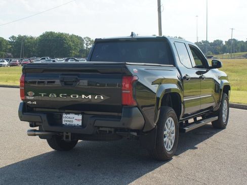 Used 2025 Toyota Tacoma SR w/ SR Upgrade Package AWD/4WD image 18