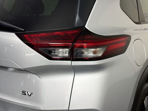 Used 2022 Nissan Rogue SV FWD image 34