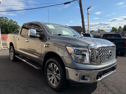 Used 2017 Nissan Titan SL w/ SL Towing Convenience Package AWD/4WD image 7