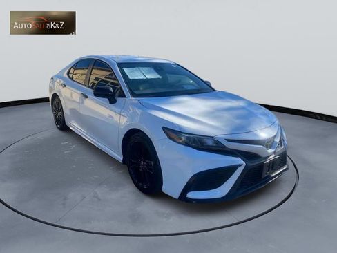 Used 2022 Toyota Camry SE image 2