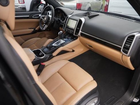 Used 2016 Porsche Cayenne AWD/4WD image 18