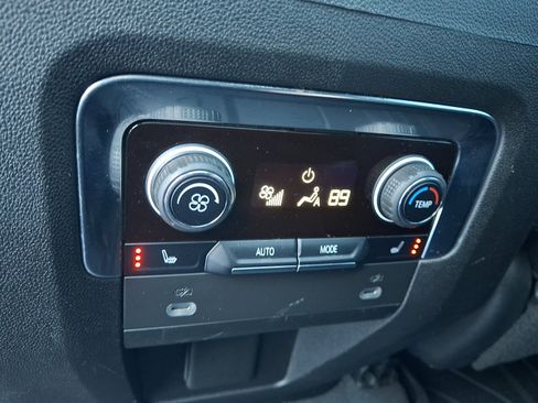 Used 2022 Chevrolet Tahoe LT w/ Luxury Package image 14