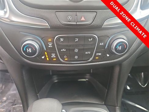 Used 2022 Chevrolet Equinox LT w/ Driver Convenience Package image 18