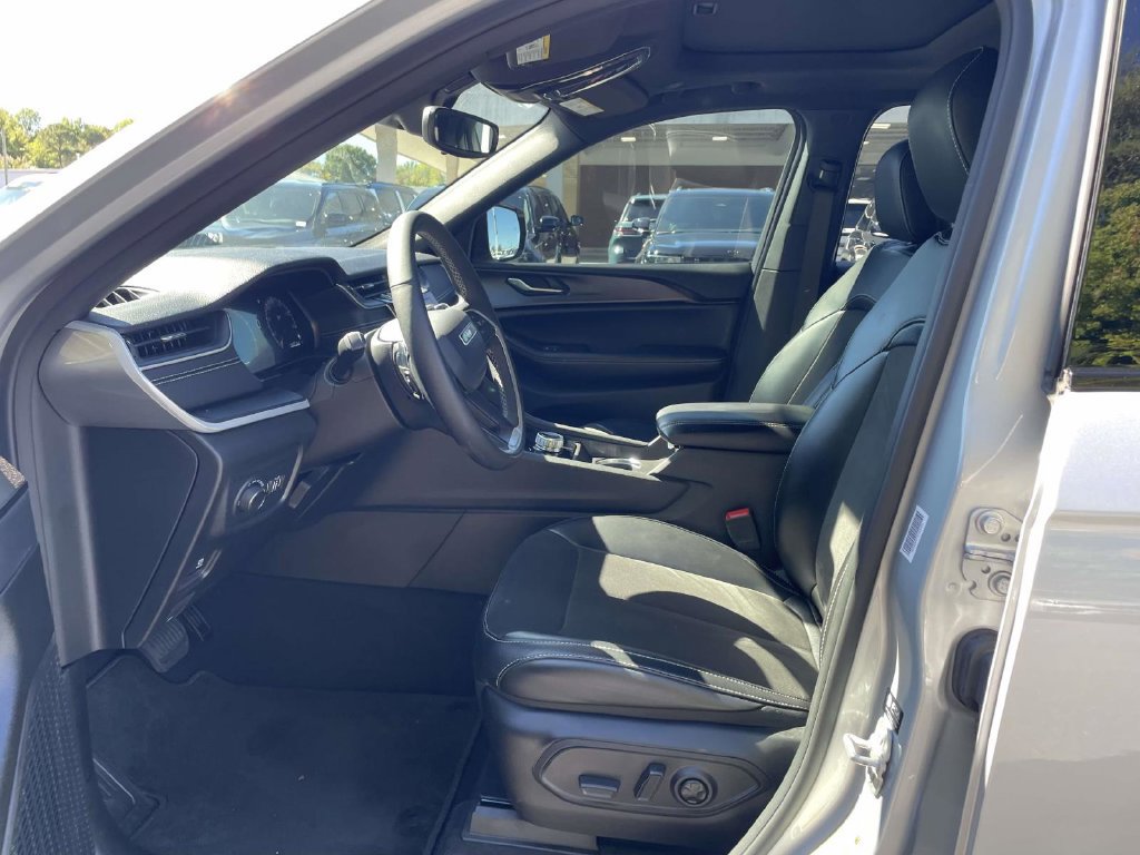 Certified 2024 Jeep Grand Cherokee Altitude RWD image 25
