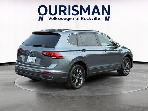 Used 2023 Volkswagen Tiguan SE w/ Panoramic Sunroof Package FWD image 6