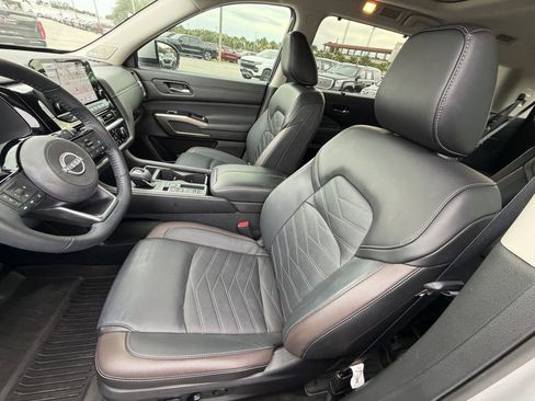 Used 2024 Nissan Pathfinder Platinum FWD image 20