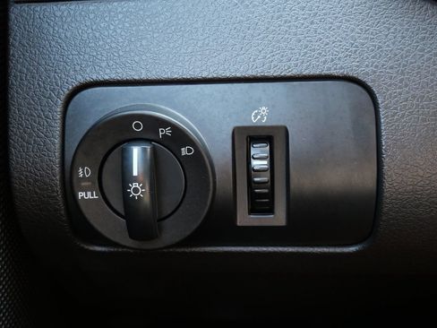 Used 2006 Ford Mustang GT RWD image 17